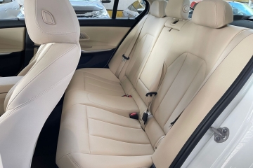 320i