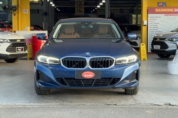 320i