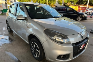  SANDERO 